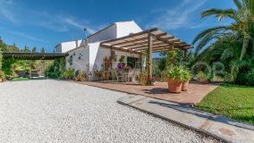 For sale finca with 2 bedrooms in Estepona