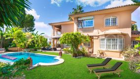 Amazing villa completely modernised for sale in El Coto, on the outskirts of Fuengirola.