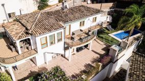 Amplia villa en venta en Benahavis Village