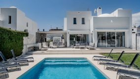Villa en venta en Nueva Andalucia, Marbella
