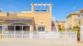 Adosado en venta en Torrevieja con 2 dormitorios