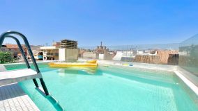 Ático dúplex junto a la playa con piscina privada