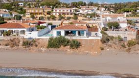 Comprar villa de 4 dormitorios en Cala de Mijas