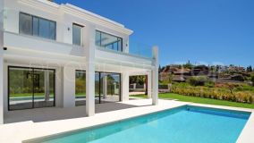 Buy villa in Monte Halcones