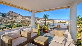 Magnificent penthouse in Benalmádena with 3 bedrooms and 2 bathrooms, designed for maximum comfort and luxury. This exquisite residence stands out for its remarkable features and prime location.
