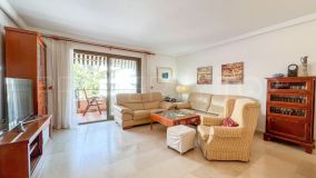 Buy penthouse with 4 bedrooms in Marbella Centro