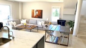 Buy duplex penthouse in Elviria