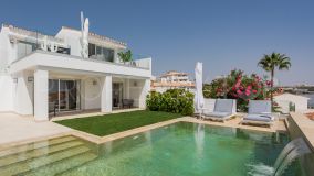 Beach villa, beach front, frontline, 4 bedrooms, Estepona, sea views