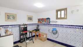 Adosada 4 dormitorios, terraza y garaje en Estepona
