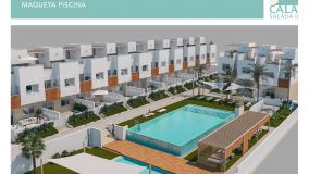 Se vende adosado en Torrevieja con 2 dormitorios