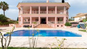 Villa for sale in El Saladillo, Estepona