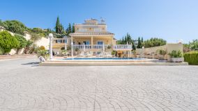 Villa for sale in Los Reales - Sierra Estepona, Altos de Estepona