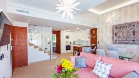 Buy villa with 3 bedrooms in El Raso