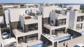 Comprar villa con 4 dormitorios en Punta Prima