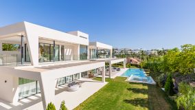 Villa for sale in Los Naranjos Golf, Nueva Andalucia