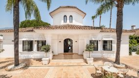 Villa for sale in Aloha, Nueva Andalucia