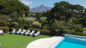 Villa for sale in Aloha, Nueva Andalucia