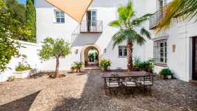 Villa till salu på Puerto del Almendro, Benahavis