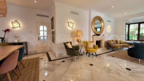 Buy villa with 7 bedrooms in Las Chapas