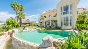 Buy villa in Monte Halcones