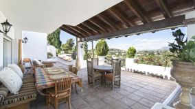 Villa for sale in Aloha, Nueva Andalucia