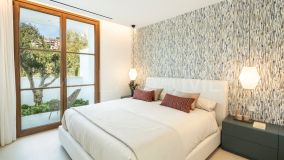 Villa for sale in El Herrojo, Benahavis