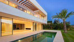 This exquisite villa, located beside the Finca Cortesin golf course, offers residents a chance to experience the luxurious Mediterranean lifestyle. Designed by Miguel Olazabal, the architecture of the home is modern and luxurious.