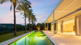 This astonishing villa is the embodiment of luxury golfside living. Meticulously designed by the esteemed architects Vicens & Romans, this opulent residence showcases an unrivalled architectural marvel, unmatched in the Costa del Sol.