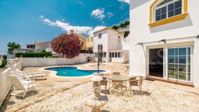 Villa for sale in Benalmadena