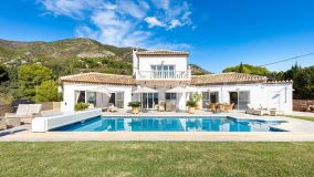 Charming villa with breathtaking views situated across a 7.000 m2 plot