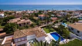 For sale villa with 6 bedrooms in Elviria
