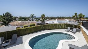 Villa en venta en Elviria, Marbella Este