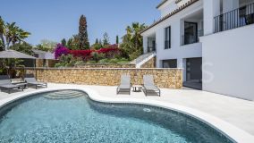 Villa en venta en Elviria, Marbella Este