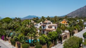 Villa mediterránea con vistas al mar en Altos de Puente Romano, Milla de Oro de Marbella