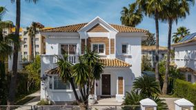 Villa for sale in Monte Biarritz, Estepona Öst
