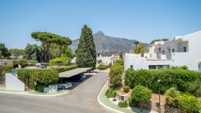 Parvilla for sale in Aloha, Nueva Andalucia