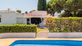 Parvilla for sale in Aloha, Nueva Andalucia