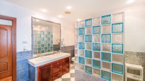 Villa for sale in Benalmadena