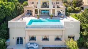 Villa for sale in Altos del Paraiso, Benahavis