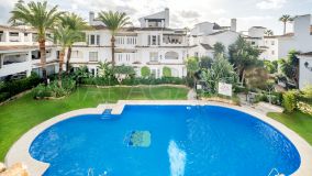 Zweistöckiges Penthouse zu verkaufen in Los Naranjos de Marbella, Nueva Andalucia