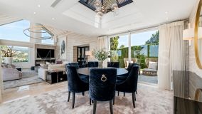 Villa for sale in Monte Halcones, Benahavis