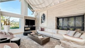 Villa for sale in Monte Halcones, Benahavis