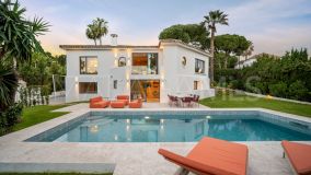 Villa for sale in Las Brisas, Nueva Andalucia