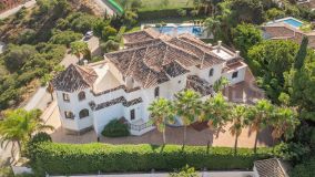 Villa for sale in Altos del Paraiso, Benahavis