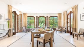 Villa con 5 dormitorios a la venta en San Roque Club