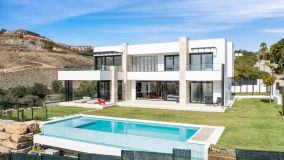 Villa for sale in La Alqueria, Benahavis
