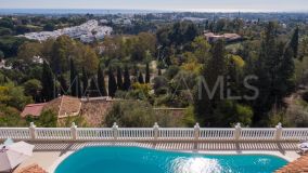 Villa for sale in El Herrojo, Benahavis