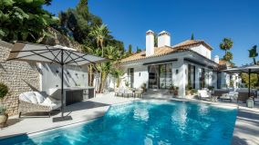 Villa for sale in El Herrojo, Benahavis