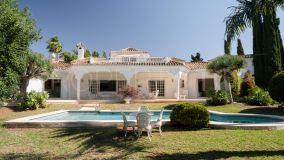 Villa for sale in Azahar de Estepona with 4 bedrooms