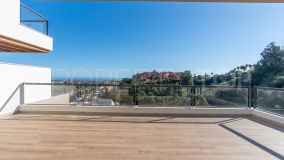 For sale penthouse in Marbella Lake